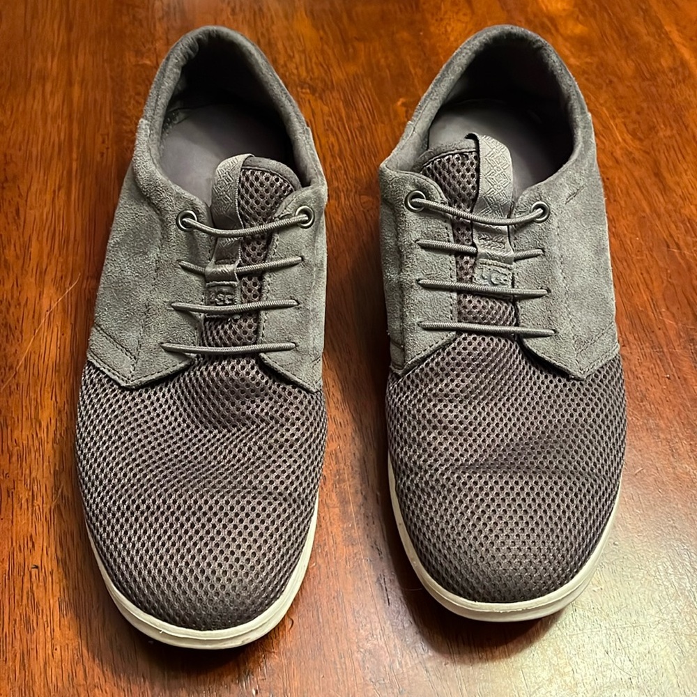Ugg mens slip on gray shoes size 11 style 1122253 Fit more like a men’s 9